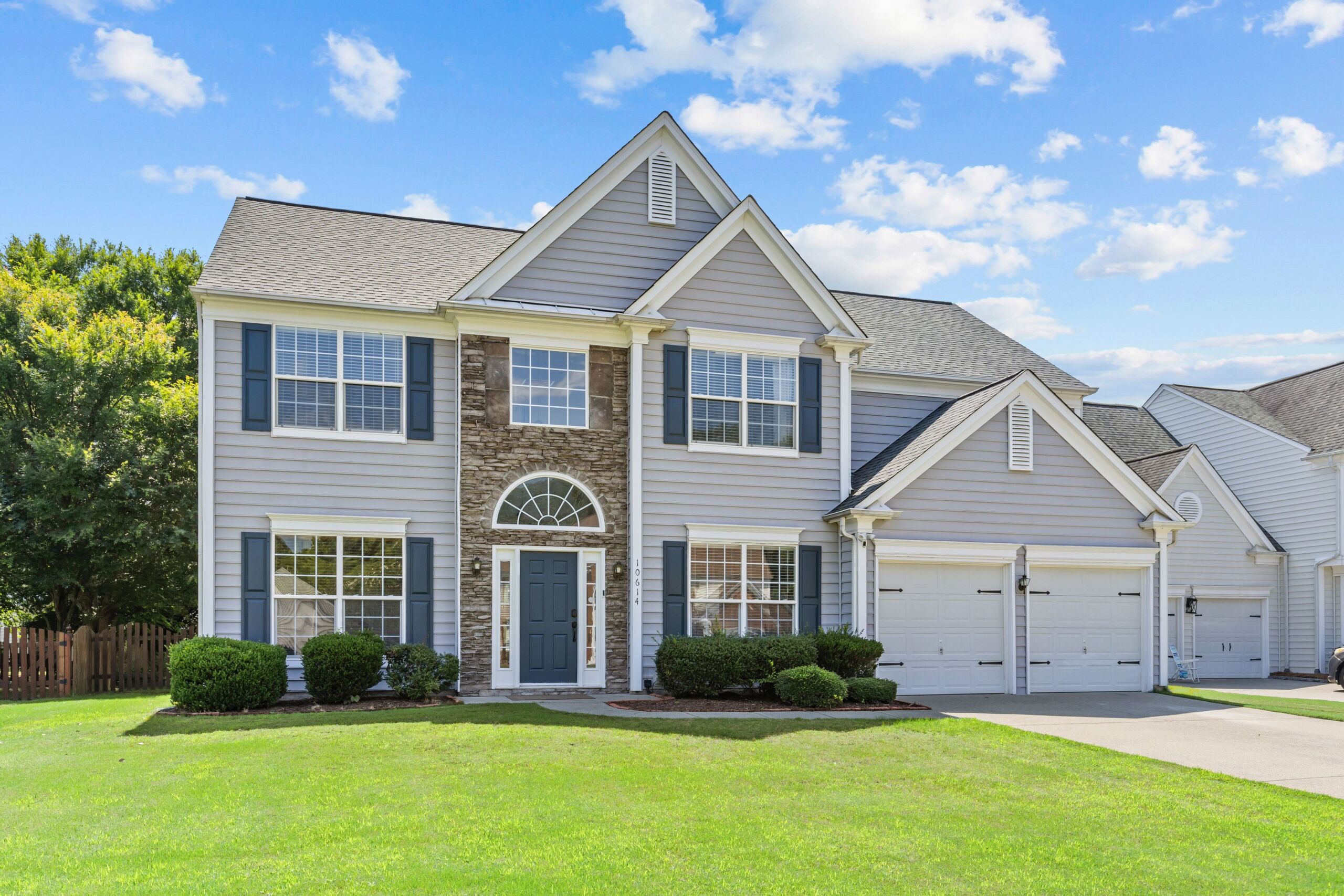 Upscale Family Home in Prime Reavencrest Location